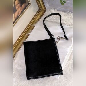 Steve Madden Black Wristlet Clutch - Lightweight and Stylish 👜